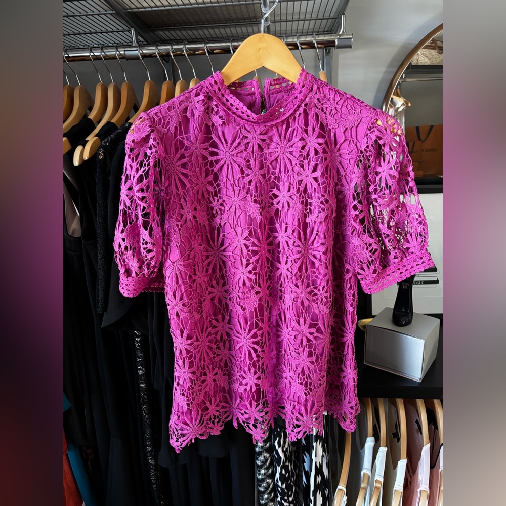 Gorgeous Lace Top - Picture 2 of 4